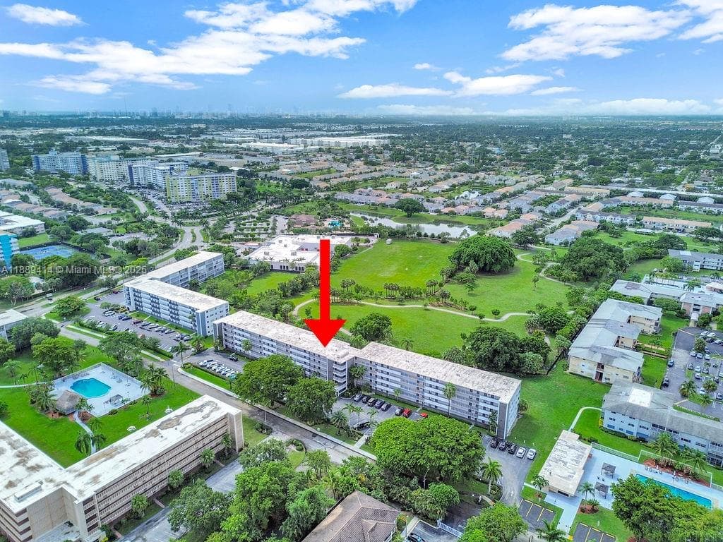 4800 Hillcrest Ln # 210, Hollywood FL 33021